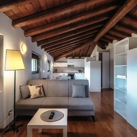 Valles & Mars Apartment Como