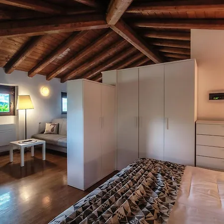 Apartment Valles & Mars Como