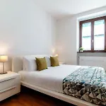 Valles & Mars Apartment Como